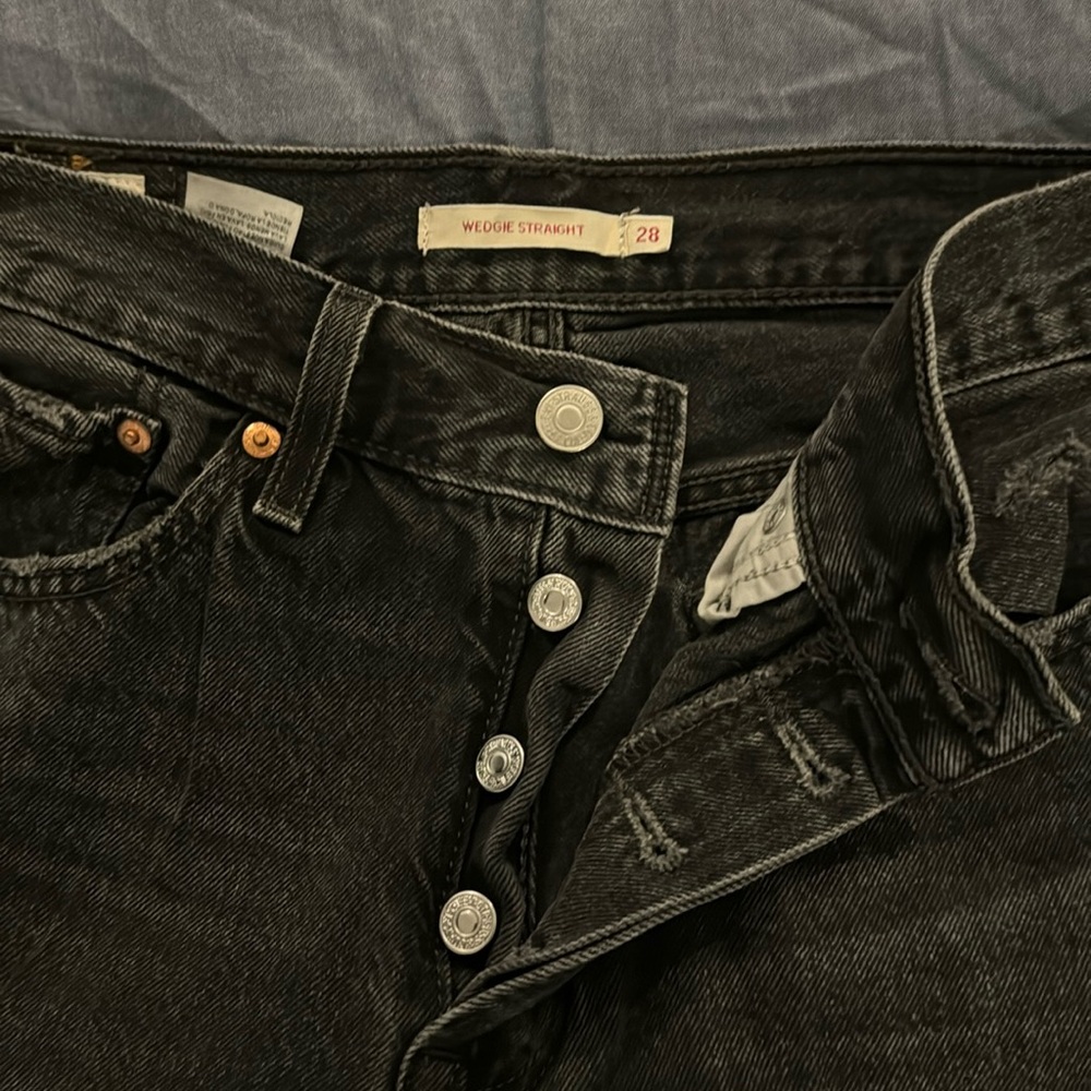 Levi’s Straight Ripped jeans
